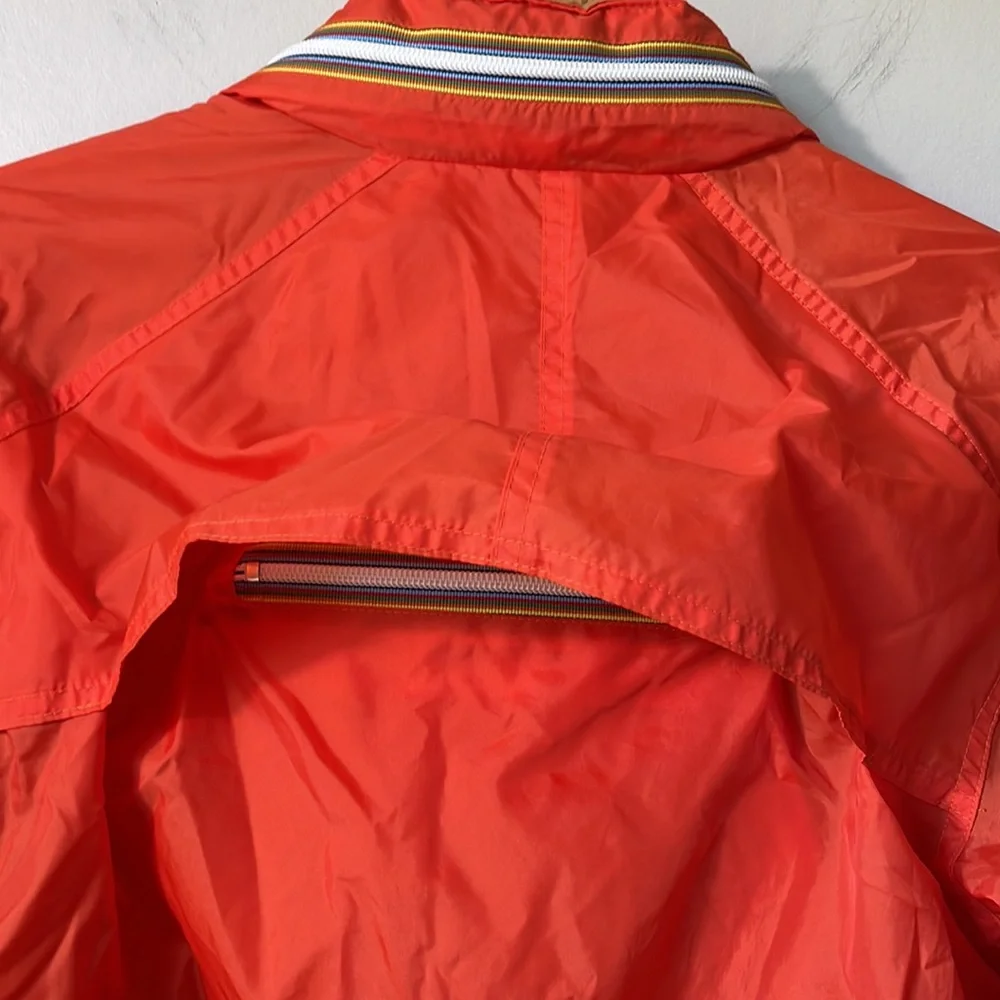 Gap kids packable hooded windbreaker with jersey lining in size 6-8. Ex. Cond